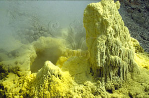 * 台北陽明山馬槽大油坑地區硫氣凝華呈硫磺堆積的情形