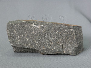 * 兩輝安山岩標本照片* 智財權：國立自然科學博物館