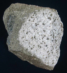 * 圖說：蘭嶼花崗岩包體 Granitic xenolith* 智財權：國立自然科學博物館
