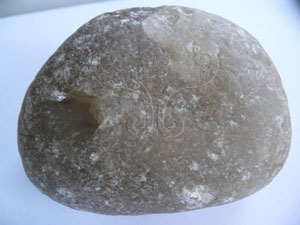 * 圖說：圖3.煙水晶（石英的變種），金門東海岸料羅-大安海灘鵝卵石。* 作者：莊文星