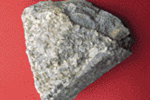 * 圖說：
				圖4. 石灰岩地層裂隙節理面方解石之結晶