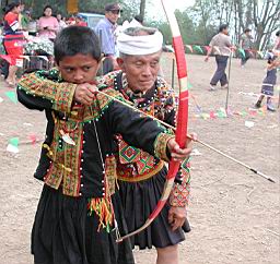 “打耳祭”是布農族專為男子狩獵舉行的祭典。 陳淑梅 攝