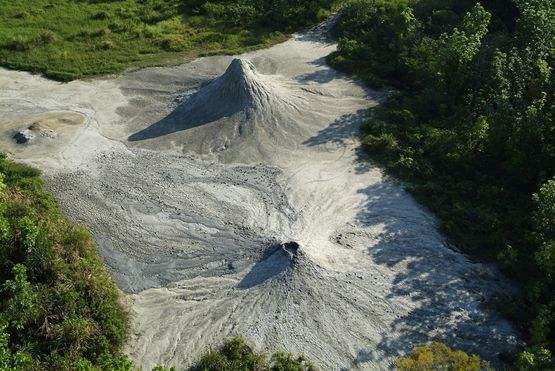 圖6. 烏山頂泥火山空照圖（20060509拍攝）。