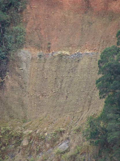 圖11. 十八羅漢山六龜礫岩層之上覆地層為近代礫石臺地及紅土礫石臺地堆積層。