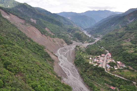 圖22. 梅蘭村隔荖濃溪對岸亦為河道轉彎攻擊坡的大山崩處。