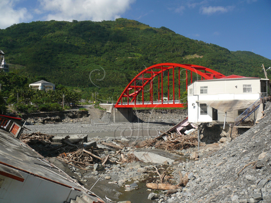 圖19. 凡那比颱風洪水造成南迴鐵路太麻里段嚴重受損。